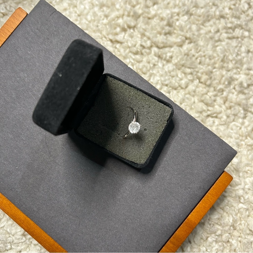 Elegant Silver Ring with Clear Gemstone